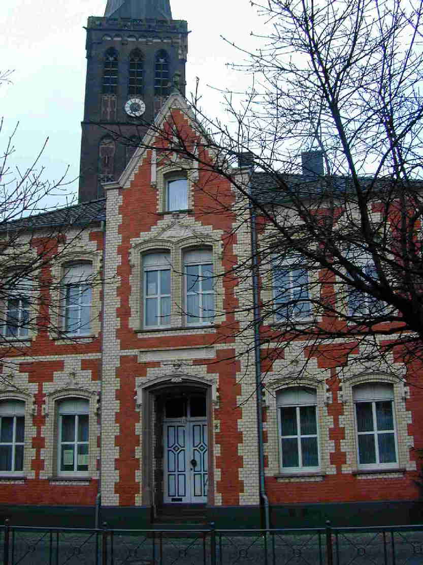 Pfarrhaus h.jpg (95148 Byte)